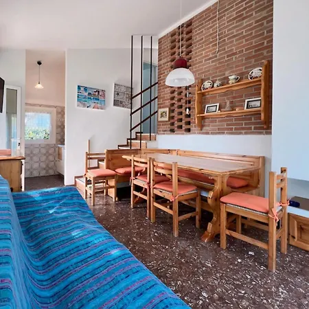 With Garden וילה