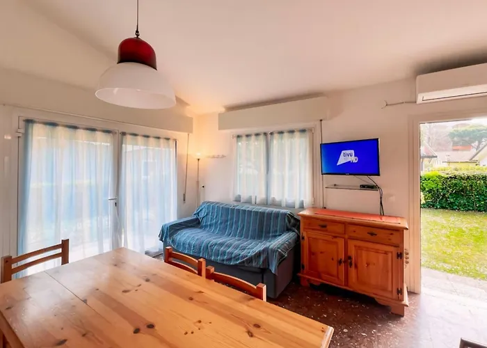 With Garden וילה